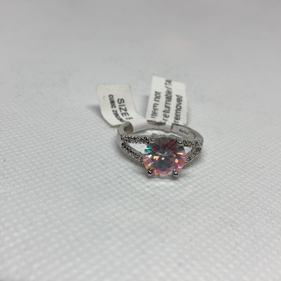 NWT Gorgeous Simulated Diamond ring J-44 - Picture 3 of 7